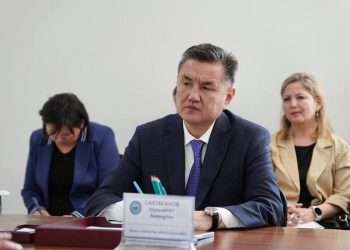 На работу поликлиники пожаловались акиму ВКО жители Зайсанского района