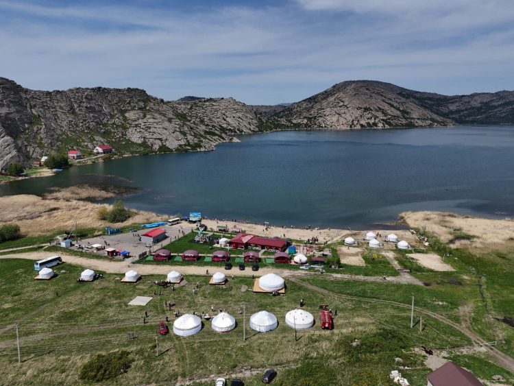 Туристический сезон открыли на озере Шалкар
