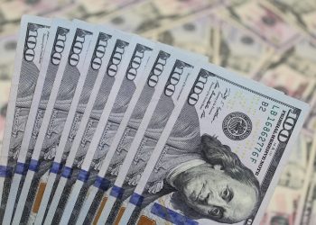 Спрос на наличные доллары рекордно упал в Казахстане