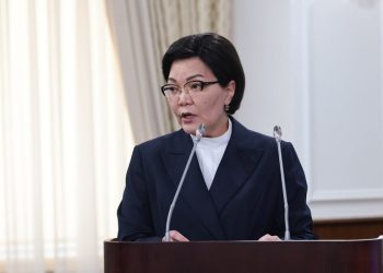 Госинспекторы получат право приостанавливать работу предприятий в Казахстане