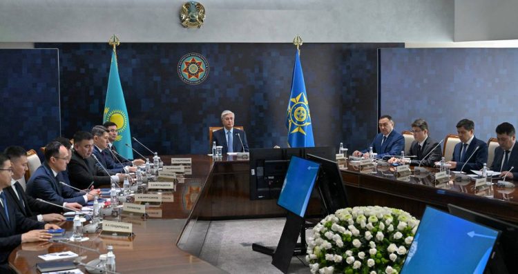 Токаев поручил КНБ усилить информационную безопасность Казахстана
